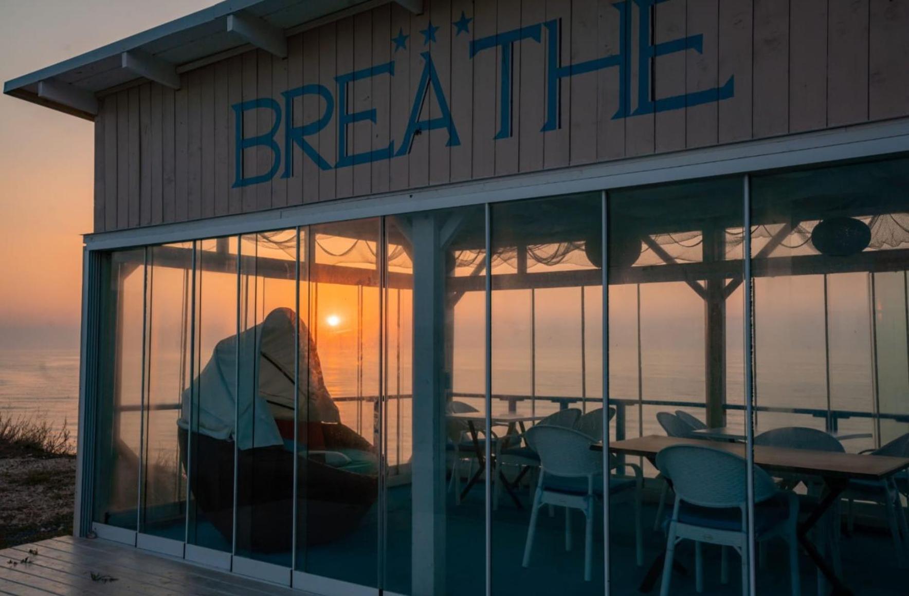 Breathe Hotell Vama Veche Eksteriør bilde